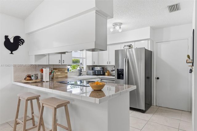 2425 Raleigh St, Hollywood, FL 33020