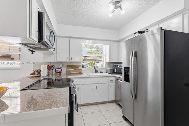 2425 Raleigh St, Hollywood, FL 33020