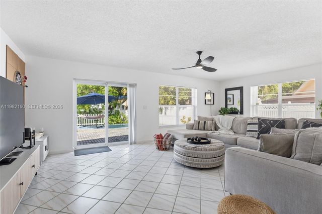 2425 Raleigh St, Hollywood, FL 33020