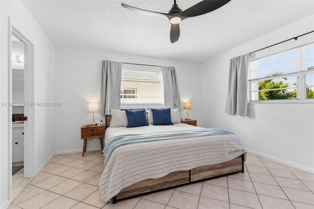 2425 Raleigh St, Hollywood, FL 33020