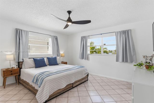 2425 Raleigh St, Hollywood, FL 33020