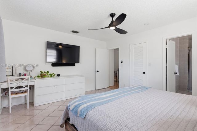 2425 Raleigh St, Hollywood, FL 33020