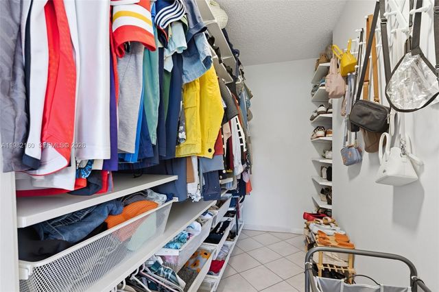 2425 Raleigh St, Hollywood, FL 33020