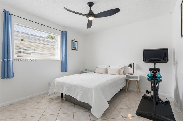 2425 Raleigh St, Hollywood, FL 33020