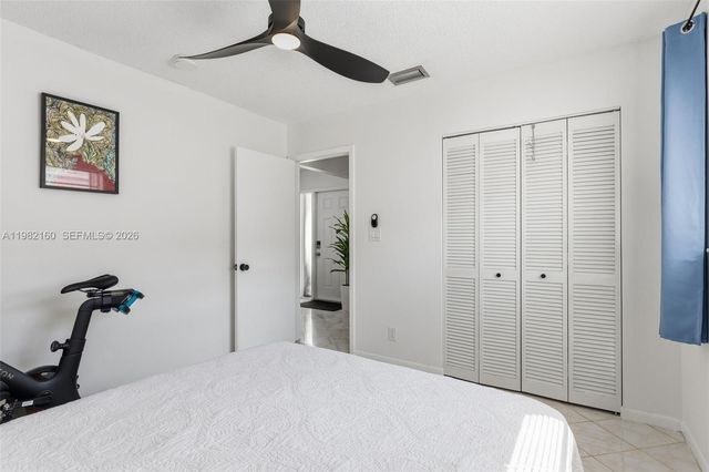 2425 Raleigh St, Hollywood, FL 33020