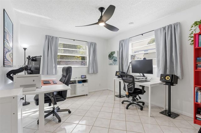 2425 Raleigh St, Hollywood, FL 33020