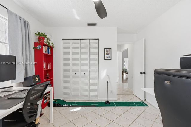 2425 Raleigh St, Hollywood, FL 33020