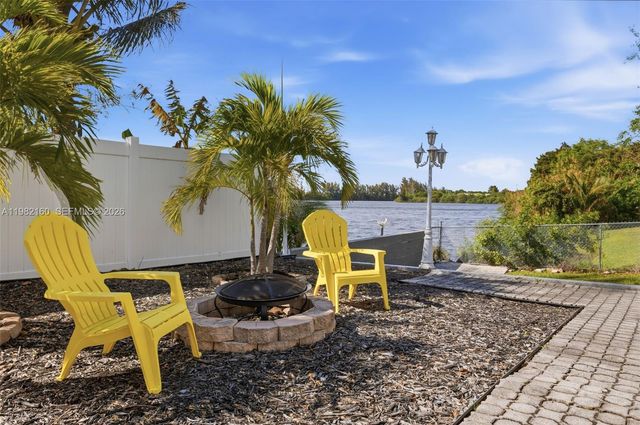 2425 Raleigh St, Hollywood, FL 33020