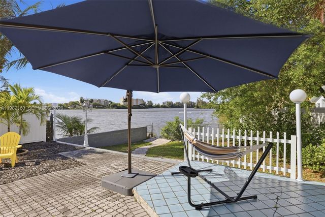 2425 Raleigh St, Hollywood, FL 33020