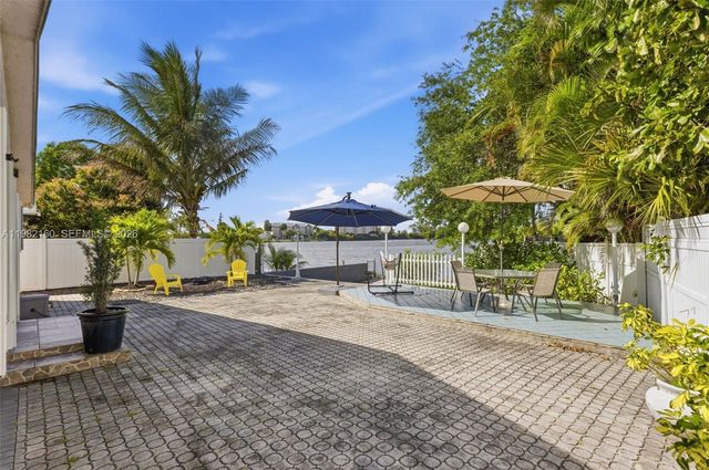 2425 Raleigh St, Hollywood, FL 33020