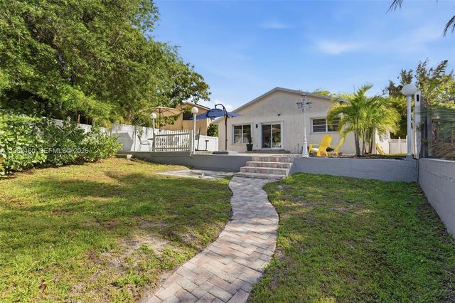 2425 Raleigh St, Hollywood, FL 33020