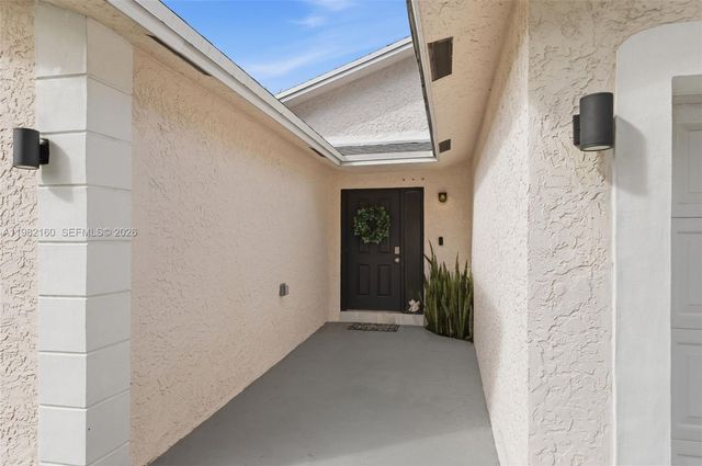 2425 Raleigh St, Hollywood, FL 33020