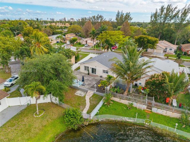 2425 Raleigh St, Hollywood, FL 33020