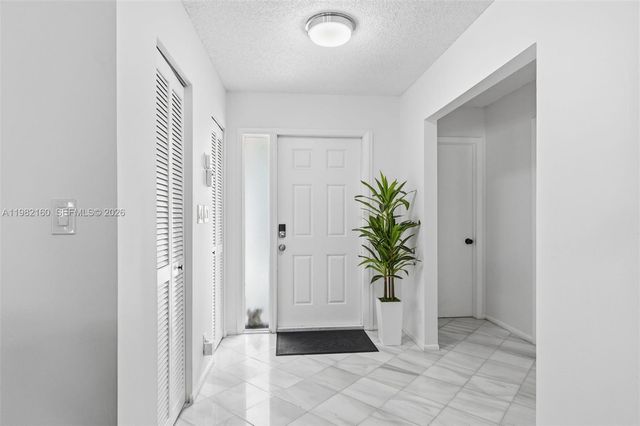 2425 Raleigh St, Hollywood, FL 33020