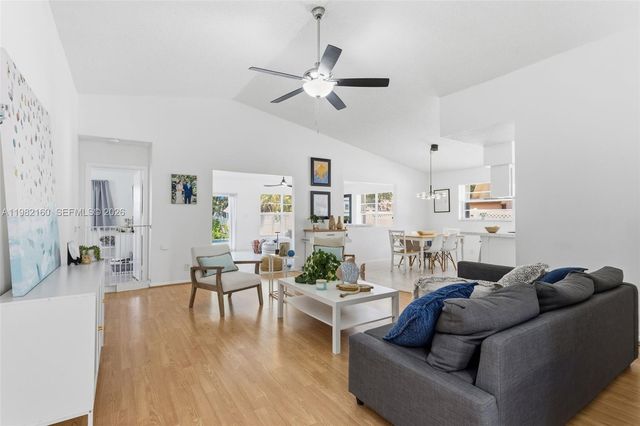 2425 Raleigh St, Hollywood, FL 33020