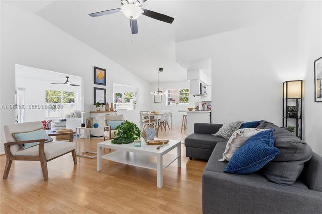 2425 Raleigh St, Hollywood, FL 33020