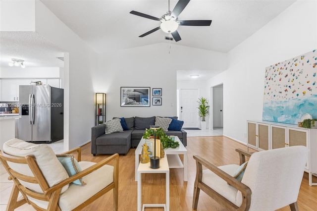 2425 Raleigh St, Hollywood, FL 33020