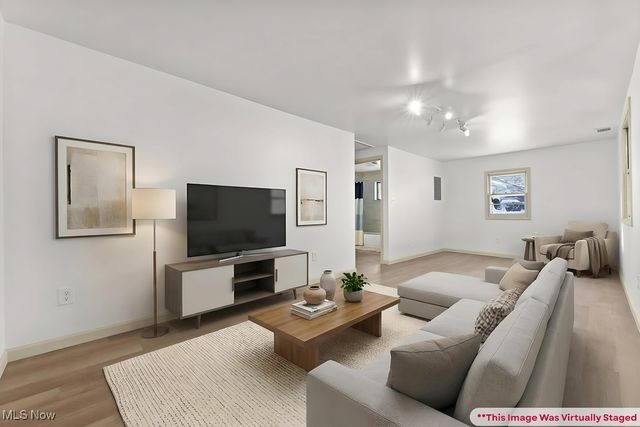 961 Crestline Drive, Akron, OH 44312