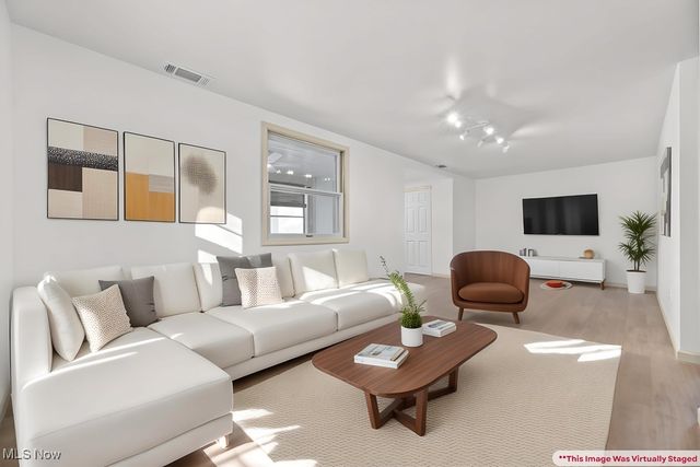 961 Crestline Drive, Akron, OH 44312