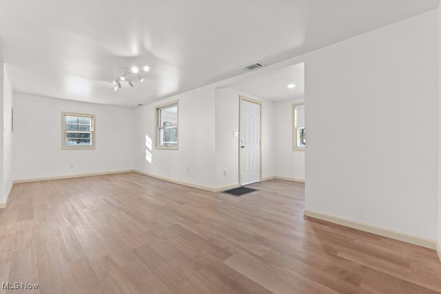 961 Crestline Drive, Akron, OH 44312