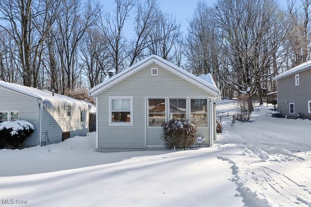 961 Crestline Drive, Akron, OH 44312