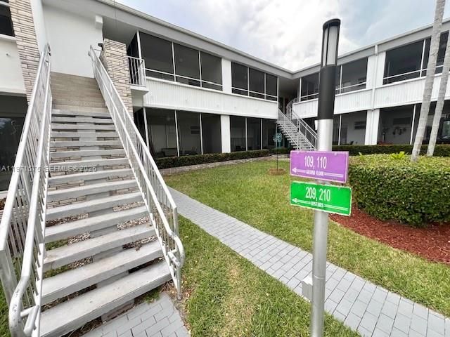 9490 E Bay Harbor Dr 102, Bay Harbor Islands, FL 33154