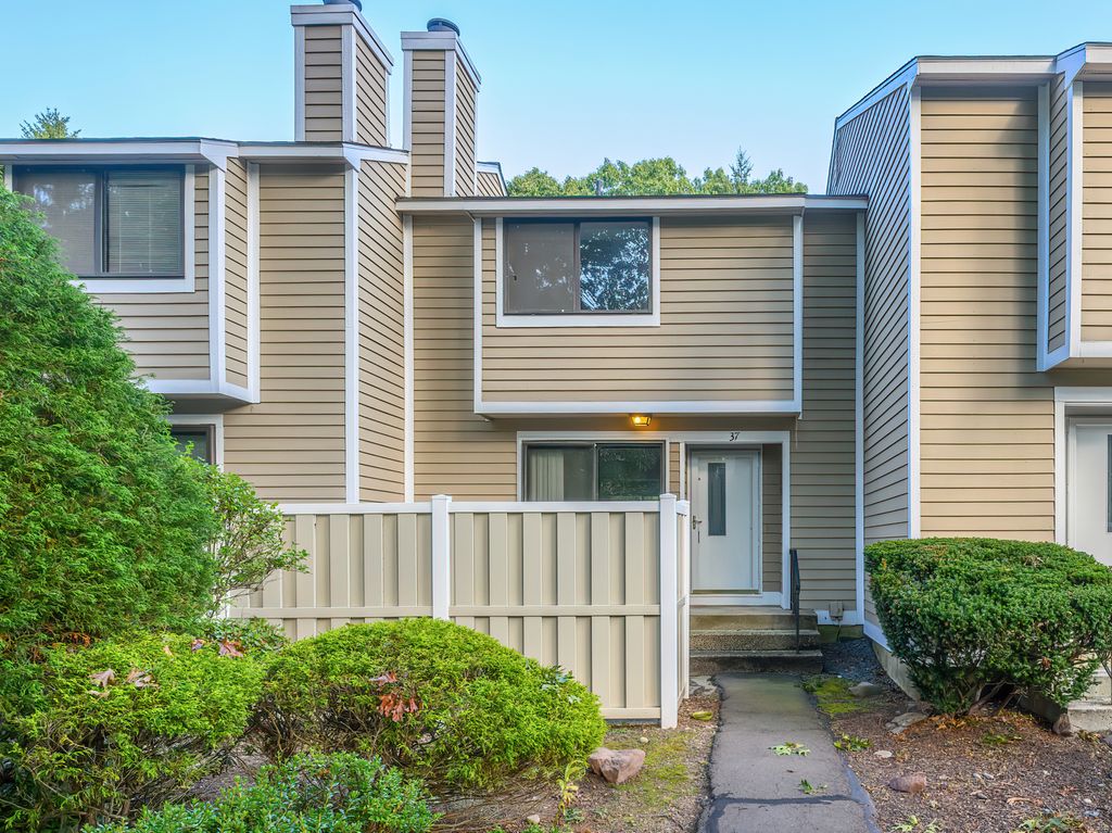 37 Ives Hill Court 37, Cheshire, CT 06410