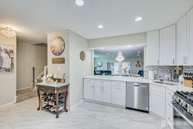 199 Applegate Lane, East Brunswick, NJ 08816