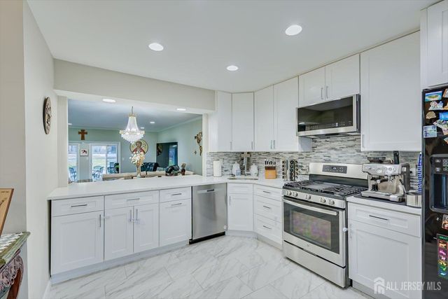 199 Applegate Lane, East Brunswick, NJ 08816