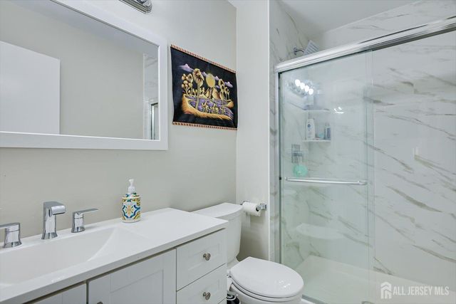 199 Applegate Lane, East Brunswick, NJ 08816