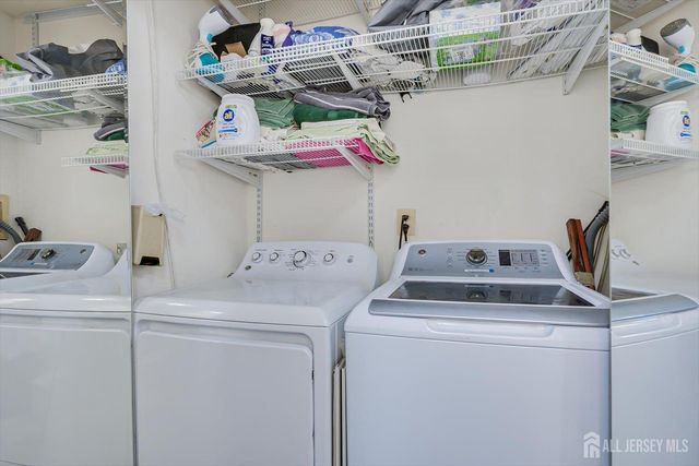 199 Applegate Lane, East Brunswick, NJ 08816