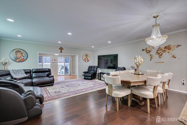 199 Applegate Lane, East Brunswick, NJ 08816