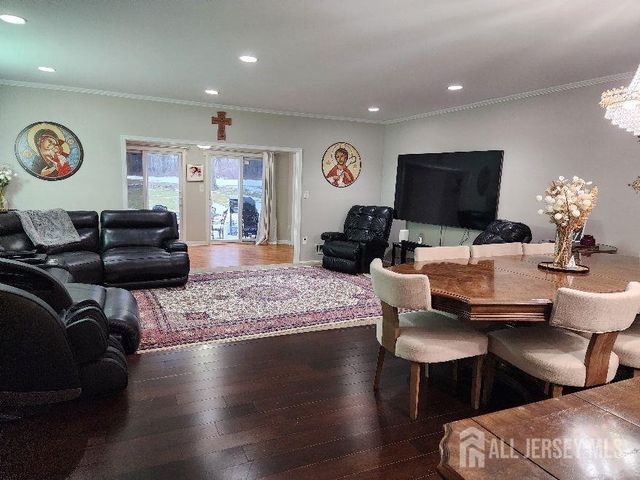 199 Applegate Lane, East Brunswick, NJ 08816