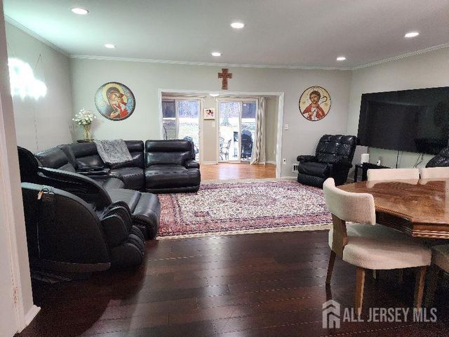 199 Applegate Lane, East Brunswick, NJ 08816