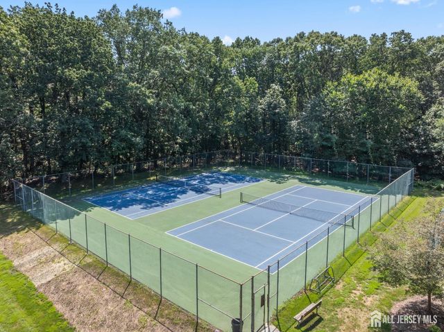 199 Applegate Lane, East Brunswick, NJ 08816