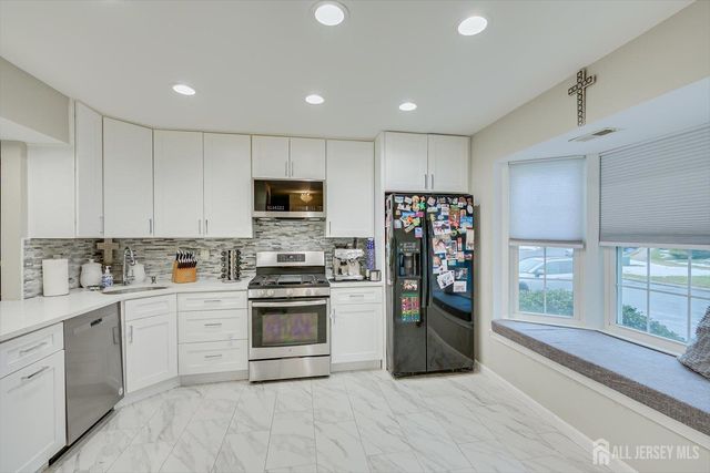 199 Applegate Lane, East Brunswick, NJ 08816