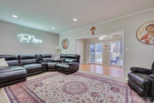 199 Applegate Lane, East Brunswick, NJ 08816