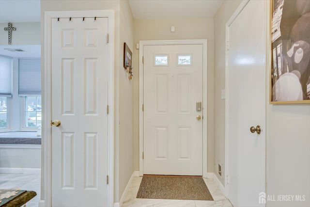 199 Applegate Lane, East Brunswick, NJ 08816