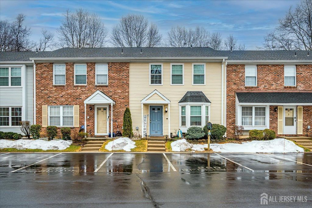 199 Applegate Lane, East Brunswick, NJ 08816