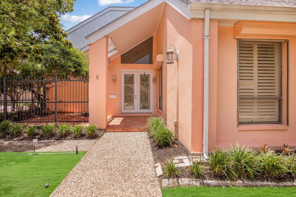 5 Colony Park Drive, Galveston, TX 77551