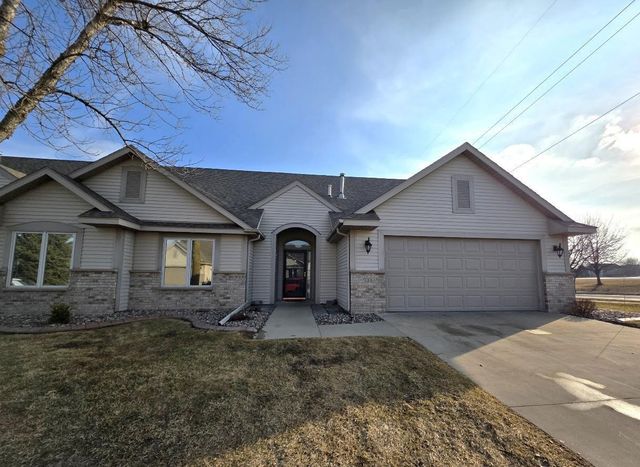 5006 Greens Drive NW, Rochester, MN 55901