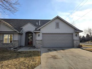 5006 Greens Drive NW, Rochester, MN 55901