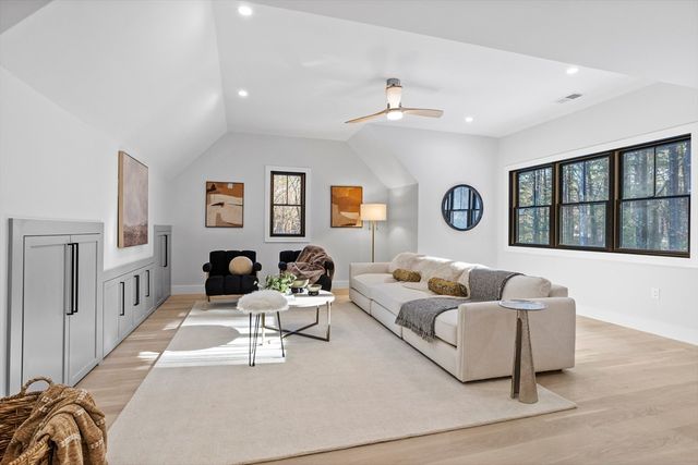 236 Fairhaven Rd, Concord, MA 01742