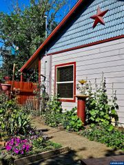 355 N 13th St, Philomath, OR 97370