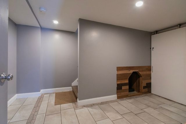 17 Foster Ct, Gardner, MA 01440