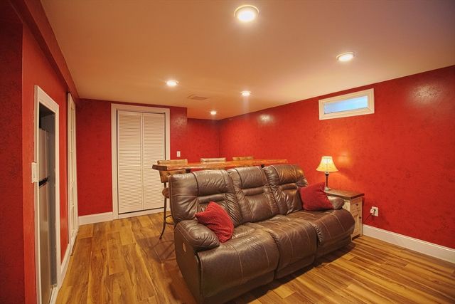 17 Foster Ct, Gardner, MA 01440