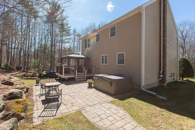 17 Foster Ct, Gardner, MA 01440