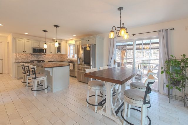 17 Foster Ct, Gardner, MA 01440