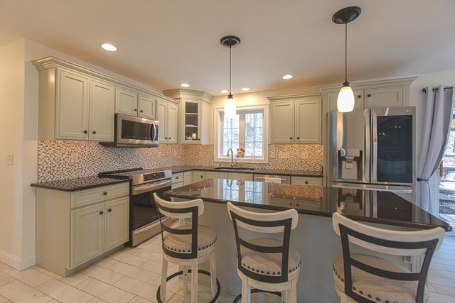 17 Foster Ct, Gardner, MA 01440