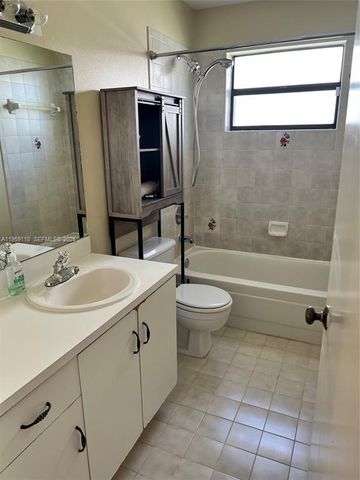 15501 Dover Ct, Davie, FL 33331